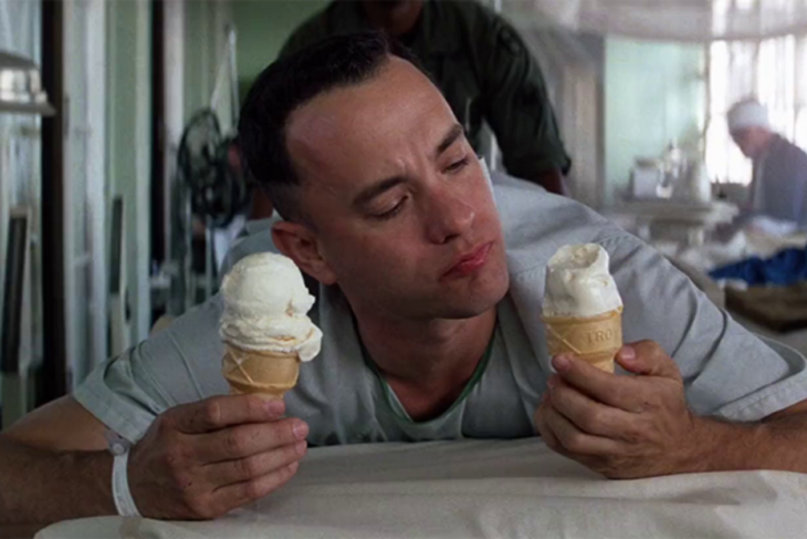 protagonista de Forrest Gump comiendo helado 
