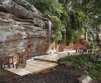 Hombre convierte cueva de 700 años en una casa de ensueño