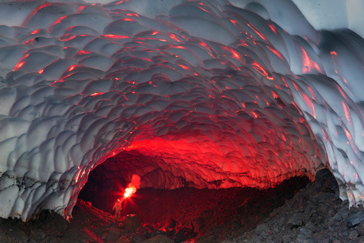 Increíble fotografía de la cueva de hielo en Rusia 