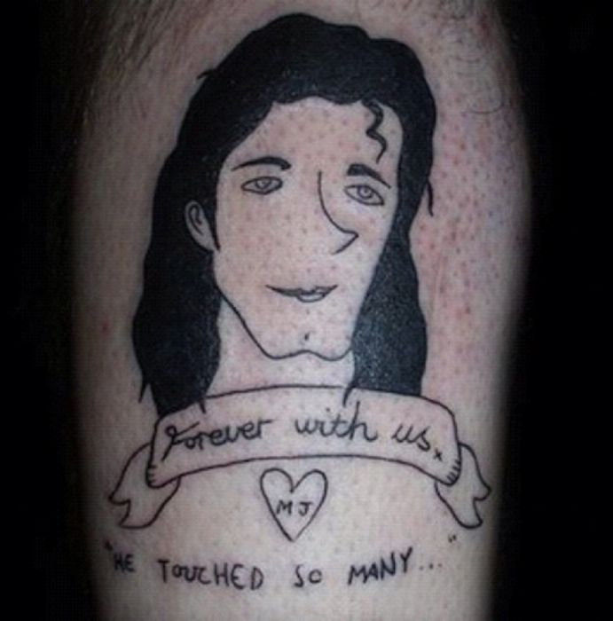 Un mal tributo a Michael Jackson con un mal tatuador