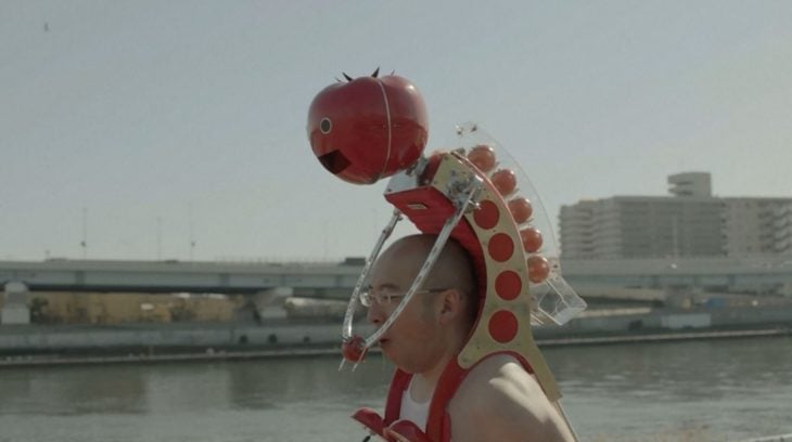 Tomatan es un robot que te da tomates mientras corres 