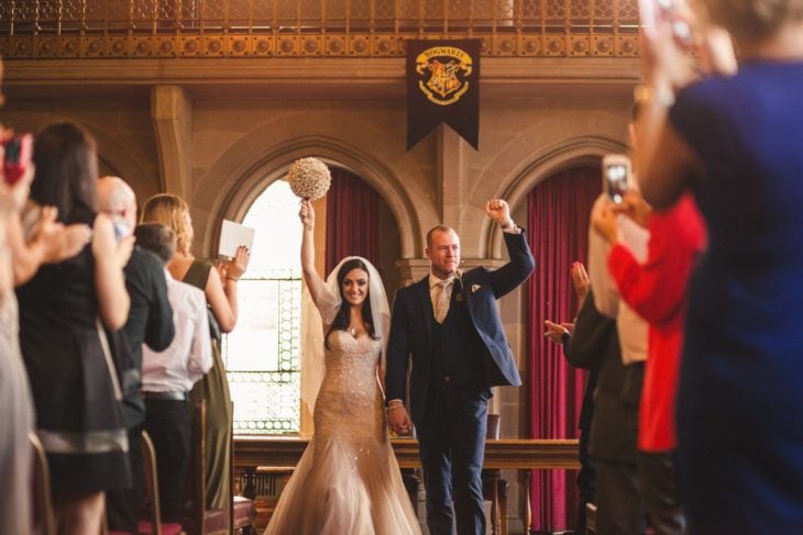 Foto en la iglesia de la pareja que celebró su boda al estilo Harry Potter 