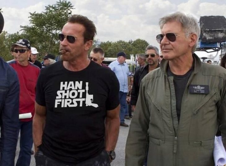 actores Arnold Schwarzenegger y Han Solo juntos en una filmación 