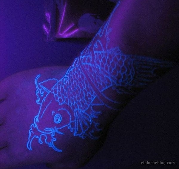 tatuaje brillante con el diseño de un pez 