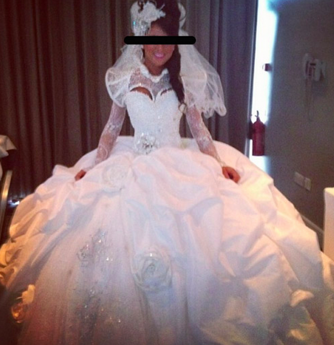 Vestido de novia con demasiados detalles