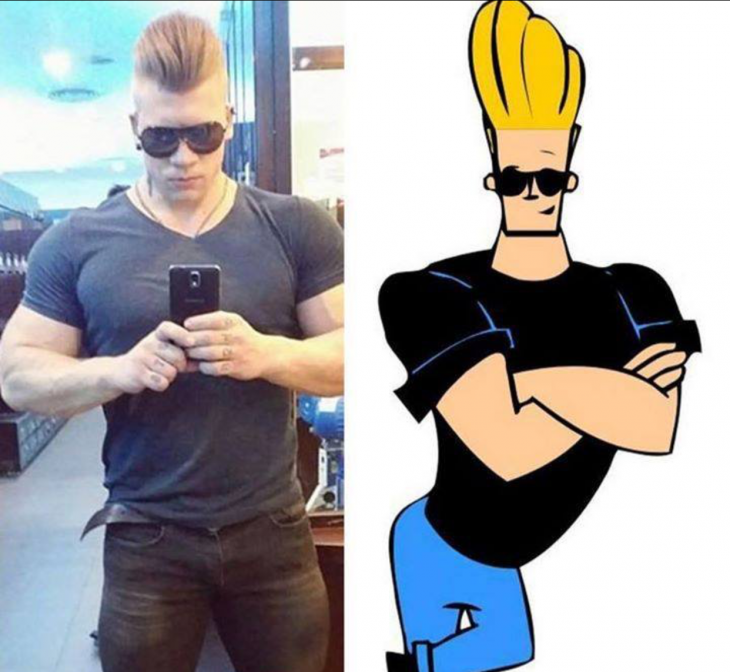 Parecido personajes caricaturas. Johnny Bravo y un chico igualito