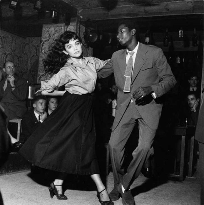 UNA PAREJA BAILANDO CIRCA 1951