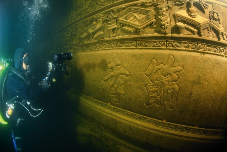 Ciudad perdida abajo del agua