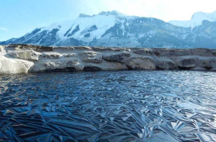 Lago congelado en formas geometricas