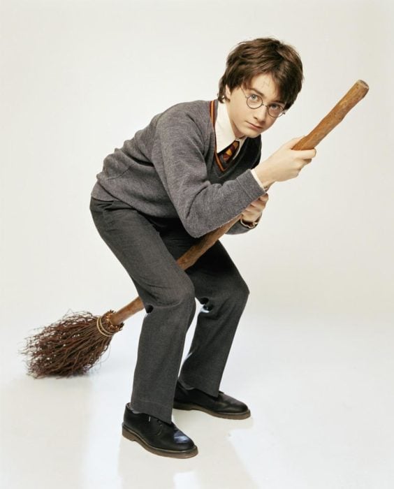 harry potter arriba de su escoba