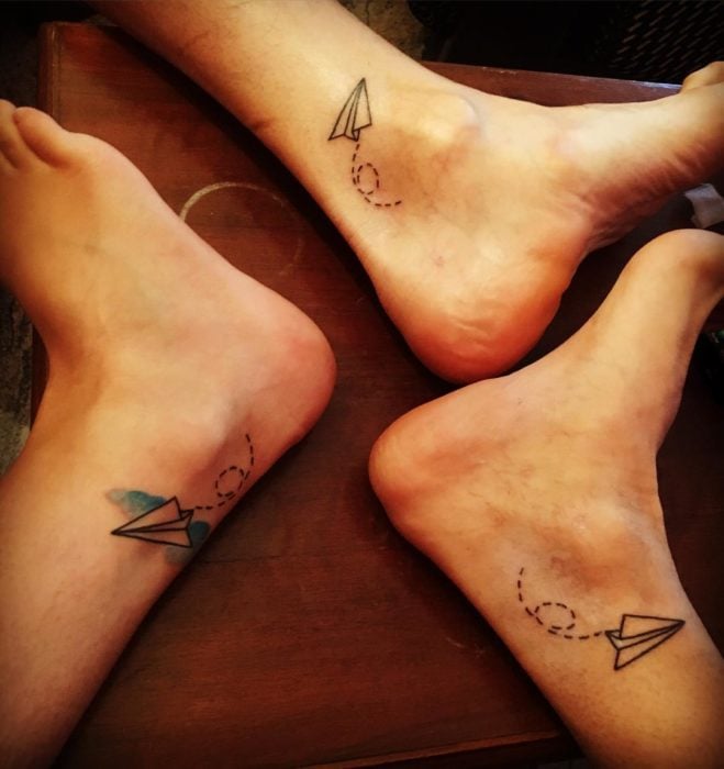 Tatuajes iguales en 3 pies