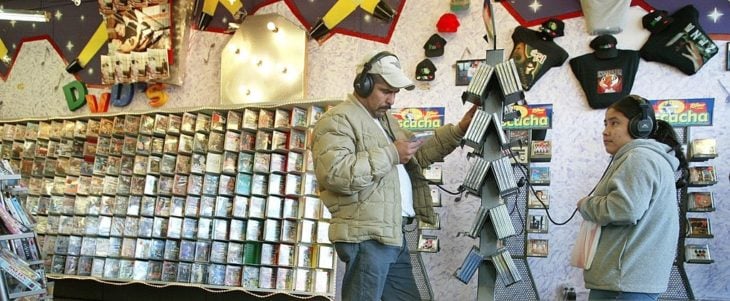 Cosas que antes hacías. Escuchar discos en la tienda de discos