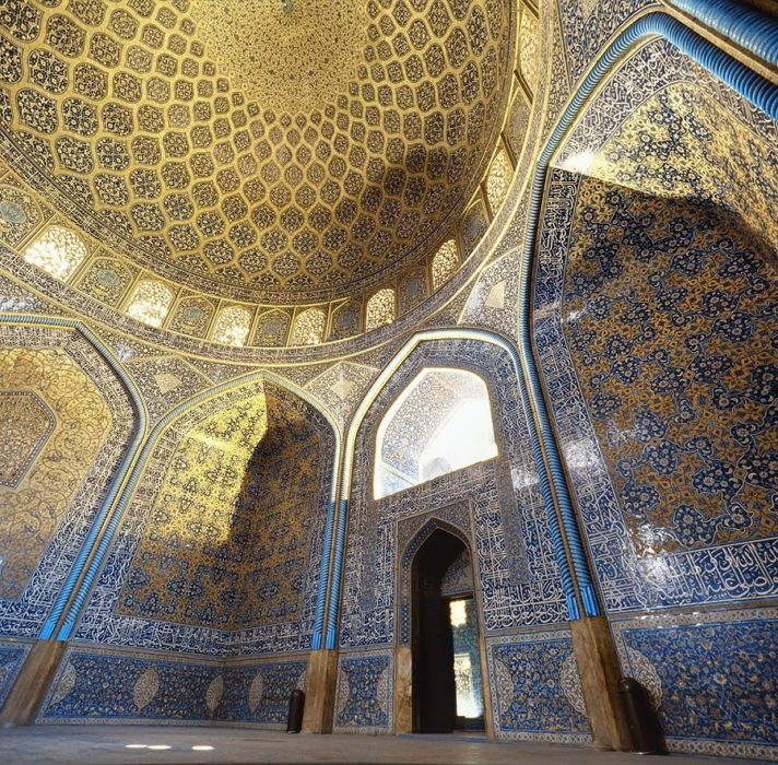 Interior de la mezquita Sheikh Lotfollah