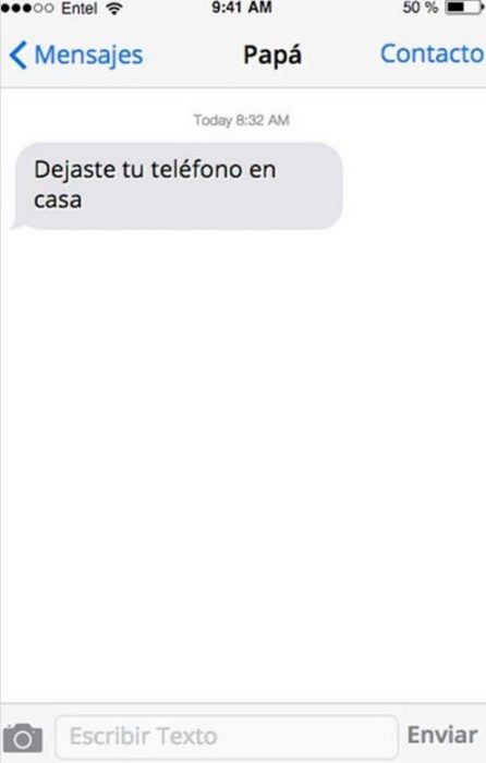 Mensaje entre padres e hijos: Papá enviándole un mensaje a su hijo diciéndole que dejó su teléfono en casa