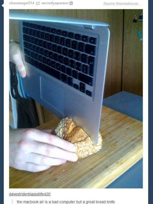 partir un pan con una laptop