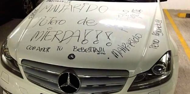 carro borroneado por infidelidad