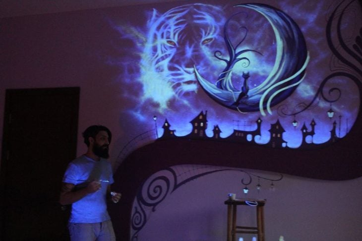 artista, mural fluorescente 
