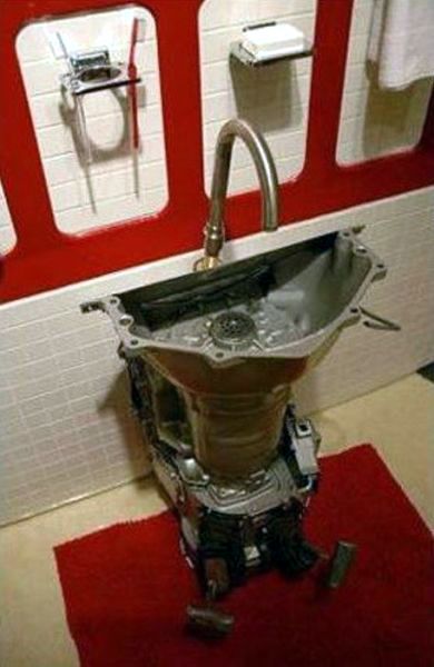 lavabo hecho de partes de carro