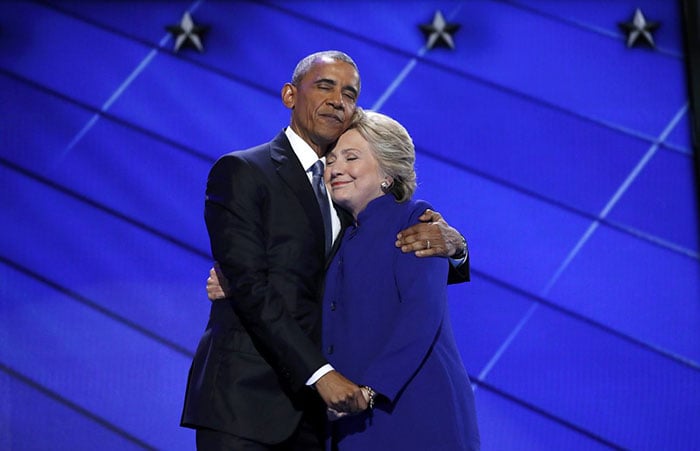 abrazo de hillary y obama