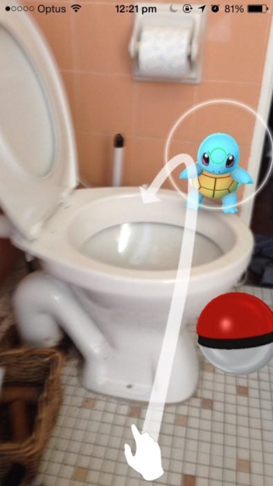 Un pokemón en el baño