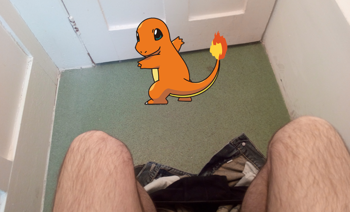 Un pokemón viéndote mientras vas al baño
