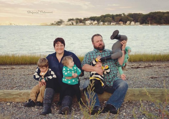 fotografía de familia, se caen los hijos