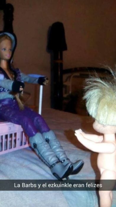 barbie jugando con su hijo