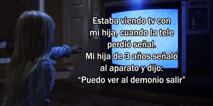 niña viendo la televisión