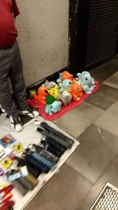 pikachus en el metro