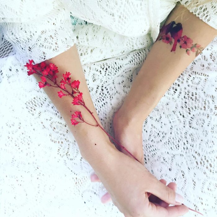 tatuaje de flores y flroes reales