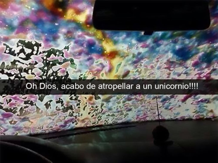Snapchat Divertidos. Parabrisas manchado de espuma de colores