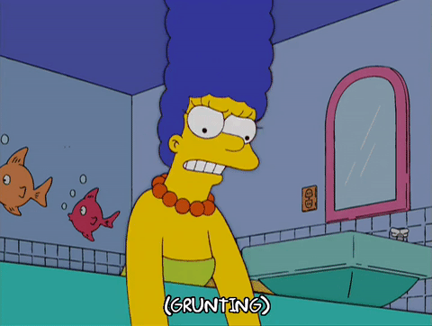 Gif de Marge limpiando el baño