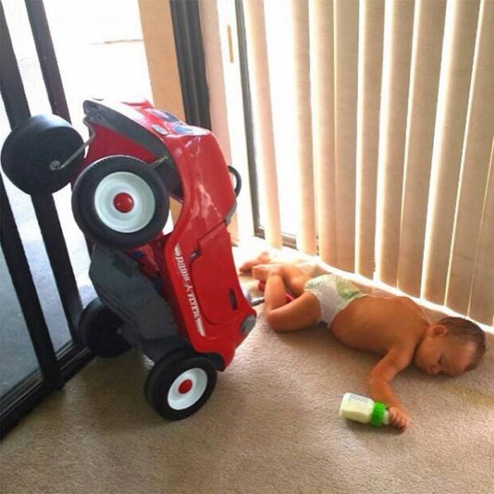 Niño se quedo dormido mientras iba en su carrito