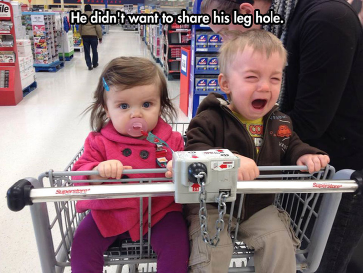 niños llorando en el súpermercado