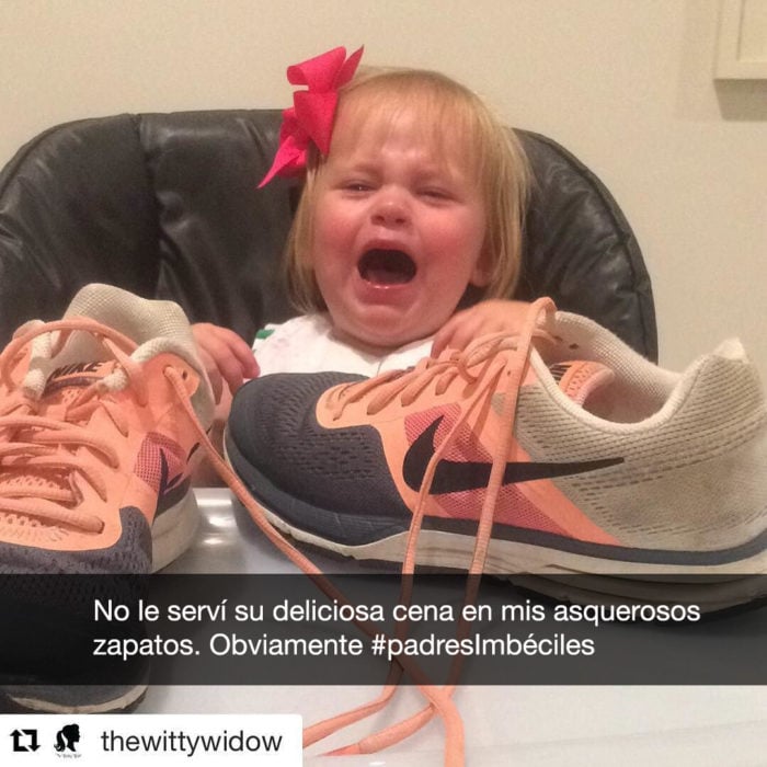 niña pequeña y tenis, la niña llora