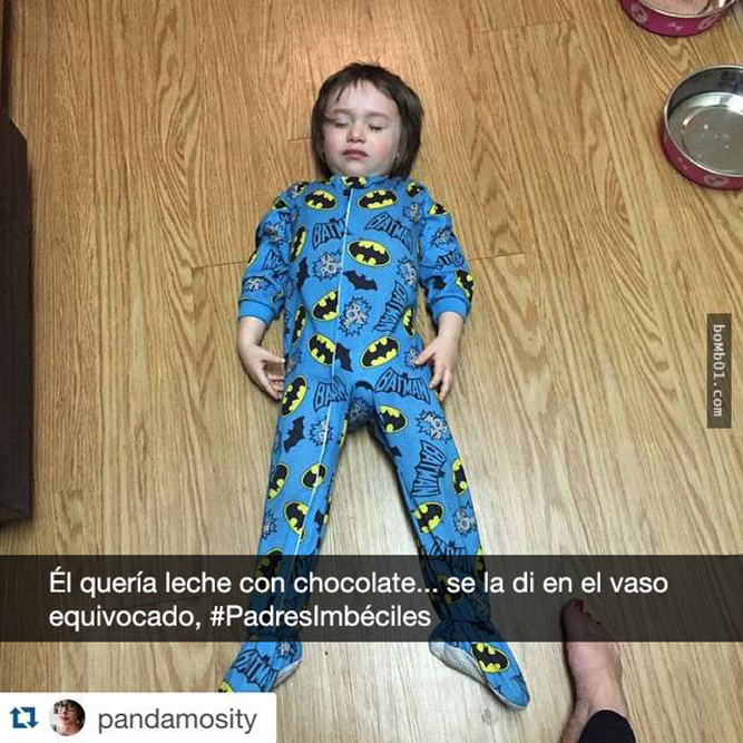 niño llora porque le dieron leche en otro vaso