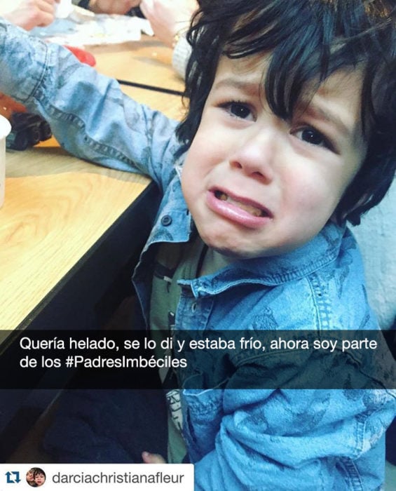 niño llora porque su helado estaba frio