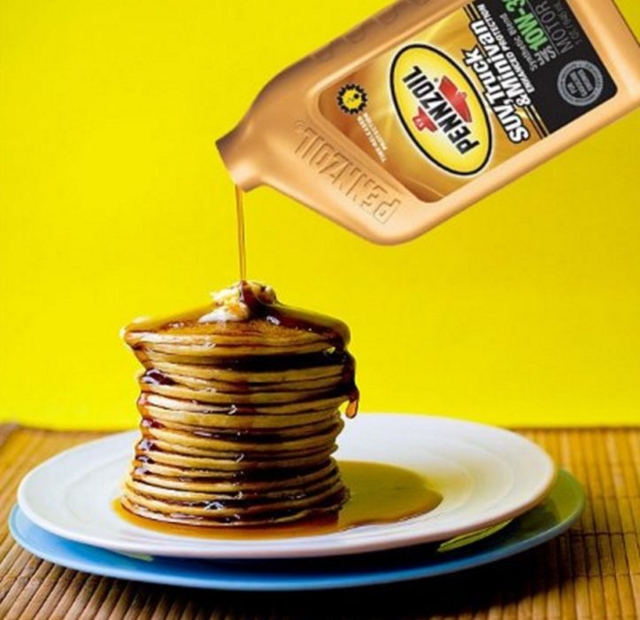 hotcakes y aceite de motor