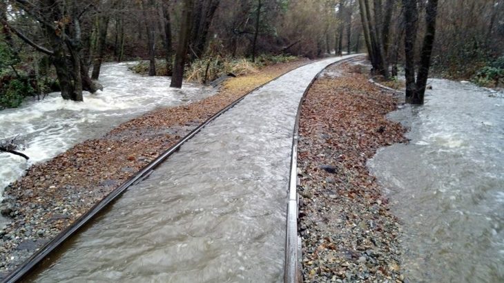 vías del tren río