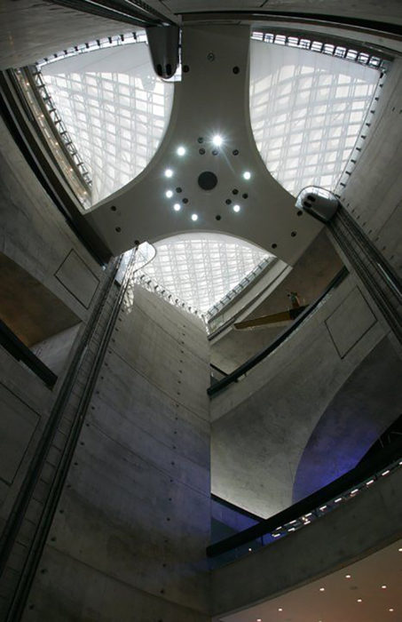 interior elevador mercedes benz