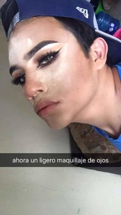 Un ligero maquillaje de ojos