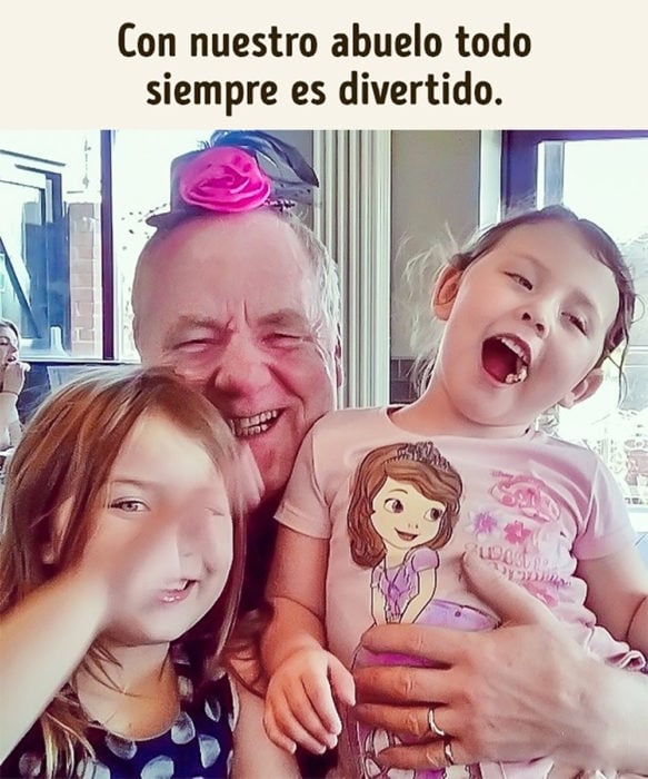 nietas divertidas con su abuelo