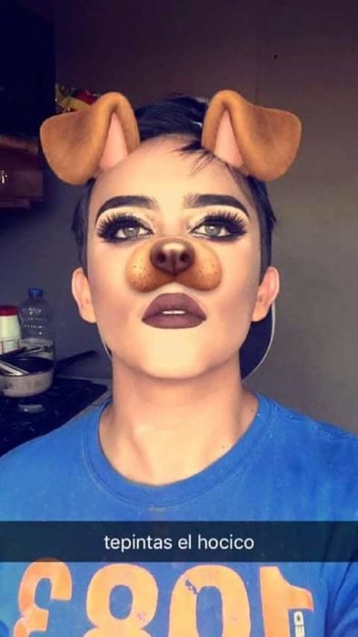 Selfie de niño maquillado con filtro de snapchat