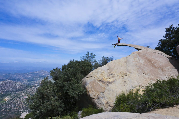 persona sentada en potato chip rock