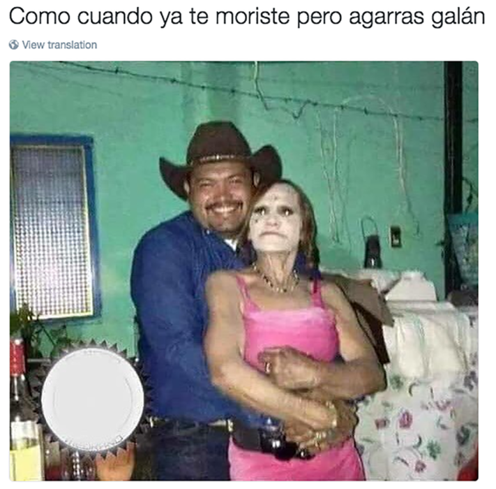 señora con la cara blanco y señor de sombrero