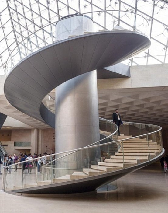 louvre ascensor parís