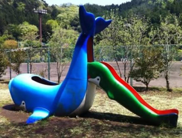 juego inapropiado para niños, ballena