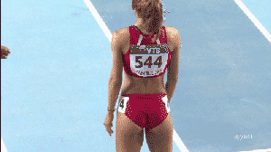 Gif de mujer en los juegos olímpicos moviendo las nalgas