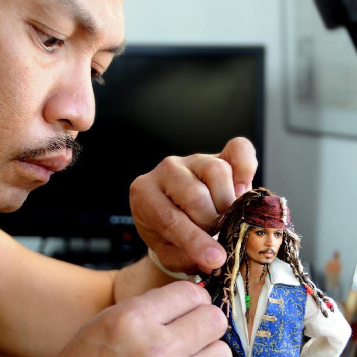 Muñecos realistas. Noel Cruz trabajando en el muñeco del Capitán Jack Sparrow