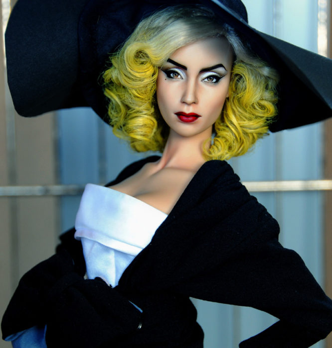 Muñecos realistas. Lady Gaga mñeca pintada por Noel Cruz